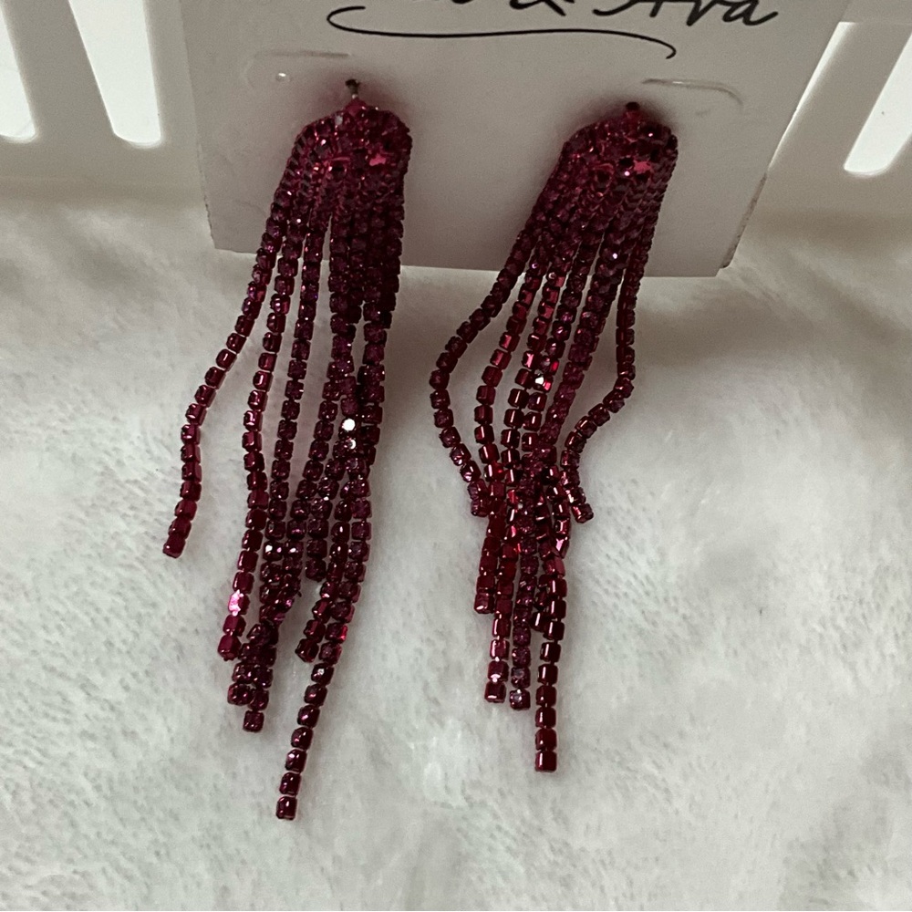 Dilliards Anna & Avu brand new multi pink/magenta dangles in a post earring.